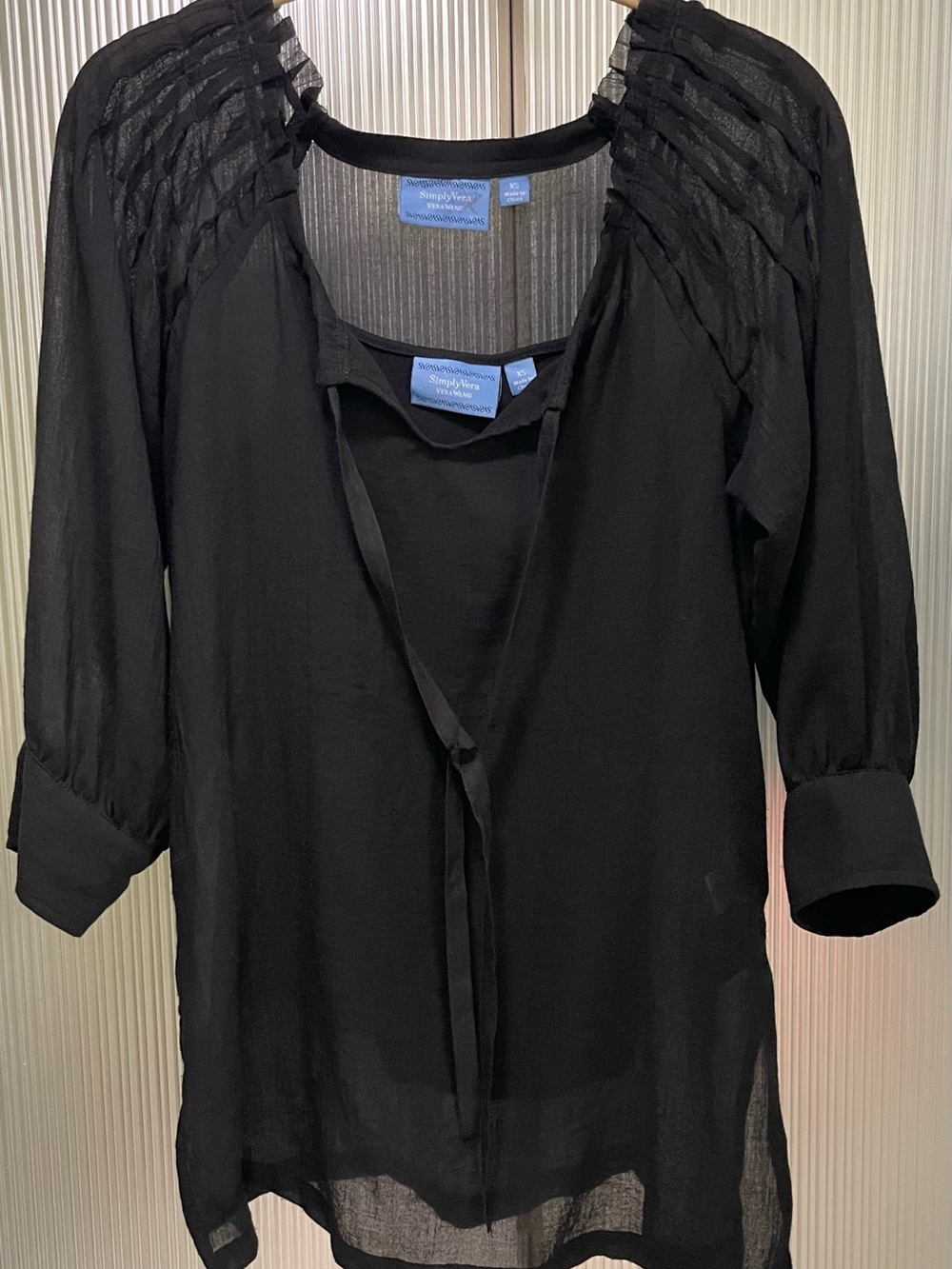 Simply Vera Vera  Wang Top Women’s Black Cami Lined  3/4 Sleeves         Size XS